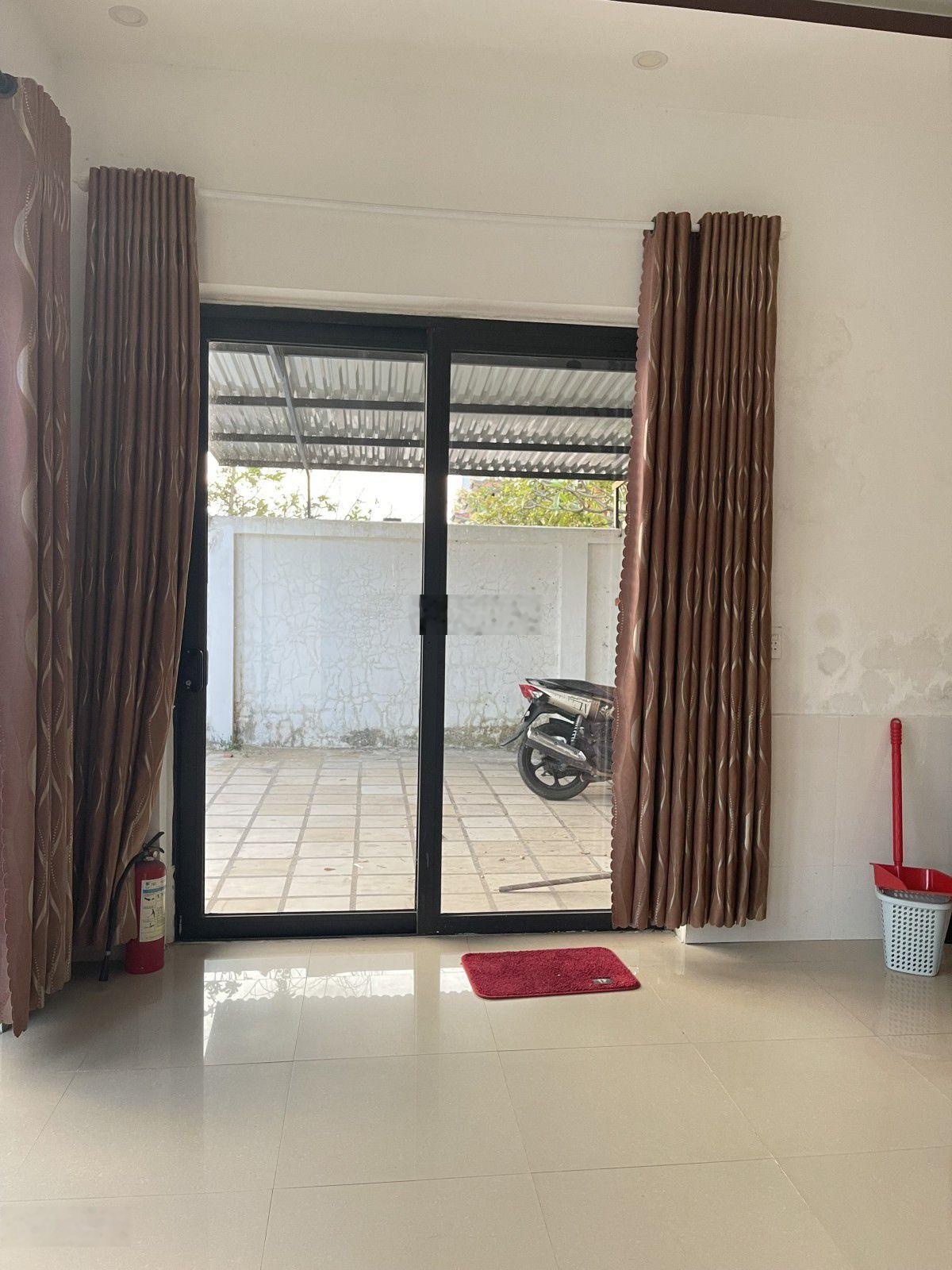 Gấp bán nhà lô góc khu công nghệ cao fpt