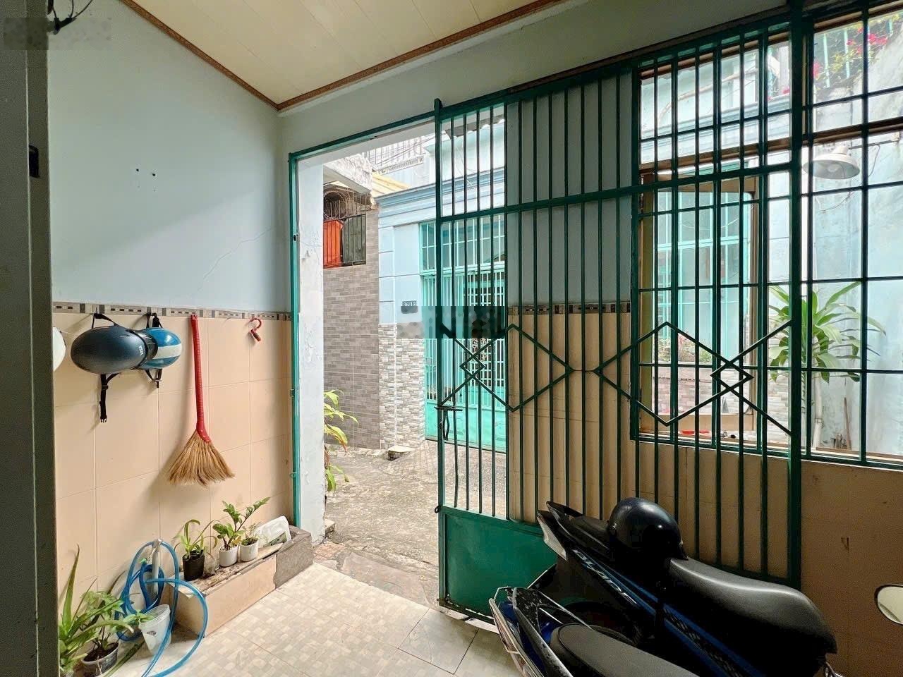 Nhà 42m2 hẻm đường Tây Hòa, 3,68 tỷ, siêu hot, Thủ Đức, HCM