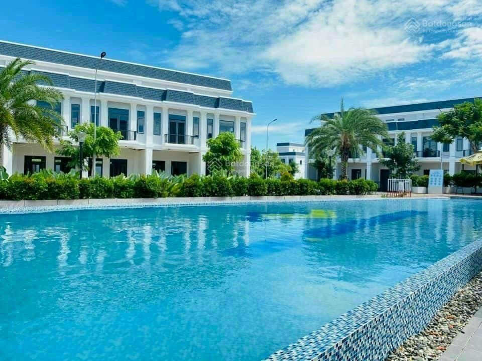 Bán lỗ giá cực kỳ rẻ lô đất đẹp tại Khu đô thị Youngtown, Đức Hòa, Long An, 720 triệu, 70m2