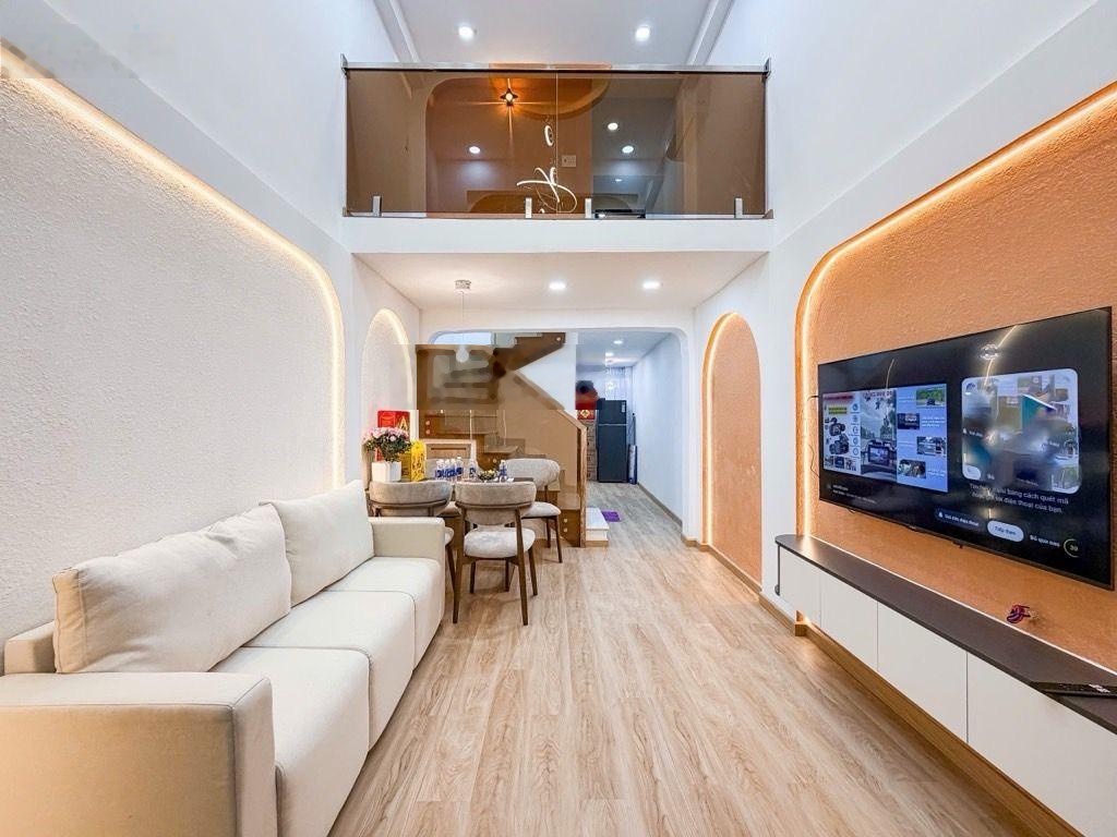 Bán nhà Bình Thạnh, sát HẺM XE HƠI, 30m2, 4 phòng ngủ, chỉ 5.x tỷ