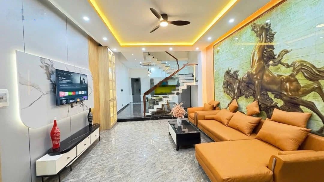 Cách QL13 500m là ngôi nhà ở Đường Thủ Khoa Huân, P. Thuận Giao, Thuận An chỉ 1,03 tỷ, sổ hồng sẵn.