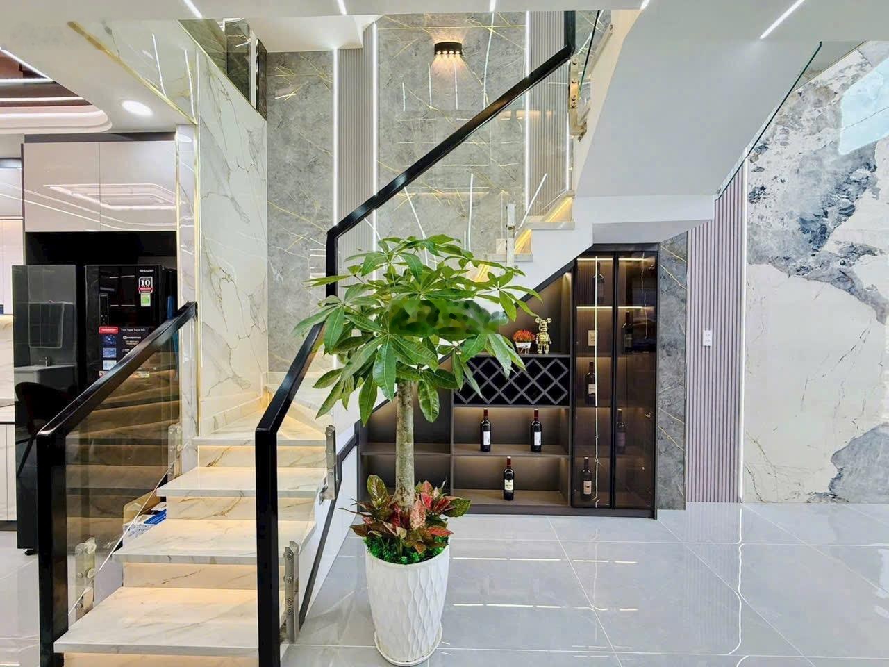 Siêu phẩm 2 căn nhà bao đẹp ở Thạnh Xuân 24, 4mx14m, XD 4PN full nội thất từng phòng, 6tỷ380tr