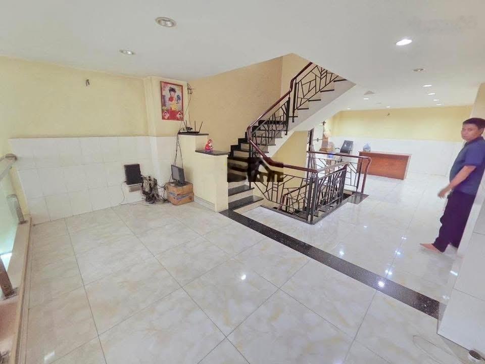 Nhà MTKD Quận 6 Chợ Lớn sát Võ Văn Kiệt DT 4.5x13m nhà 5 tầng hơn 3PN giá 18.3 tỷ