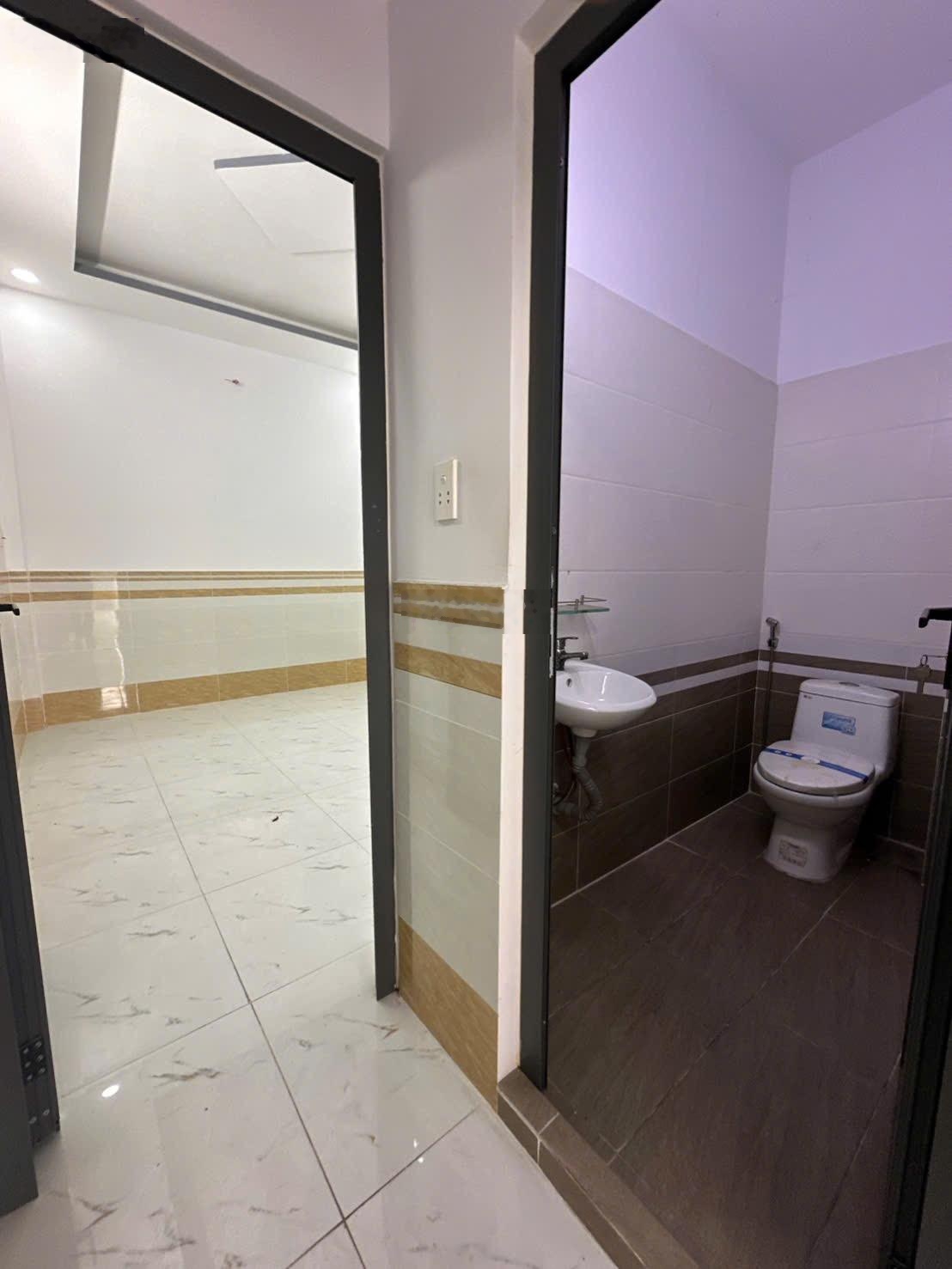 Nhà mới 4 tầng hẻm 4m thông Bình Đông, Phường 14, Quận 8 (nay là phường Phú Định)