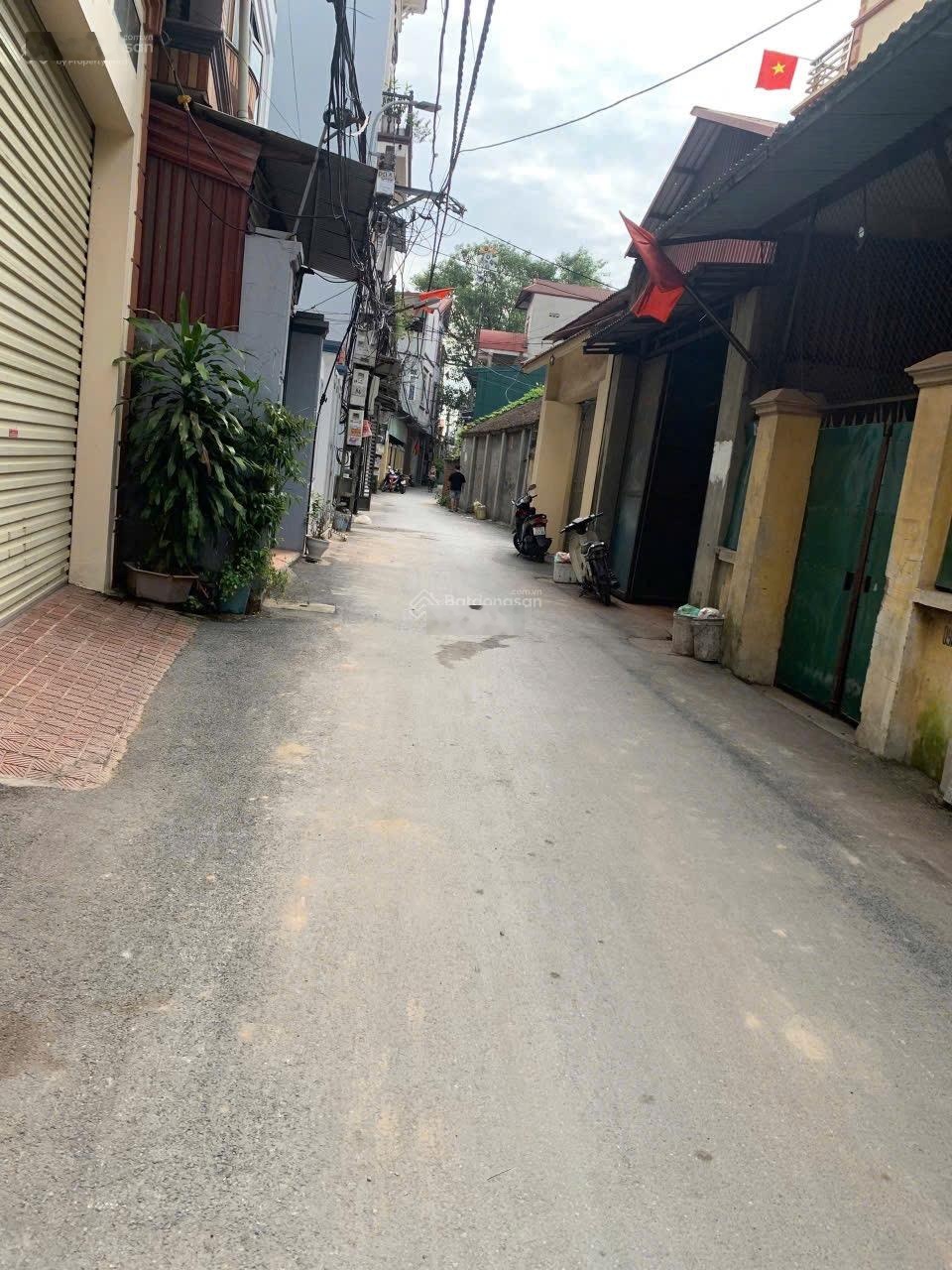 Chủ cần tiền xác định bán đất tặng nhà - lô góc 2 mặt tiền , đường oto tránh phóng vèo vèo