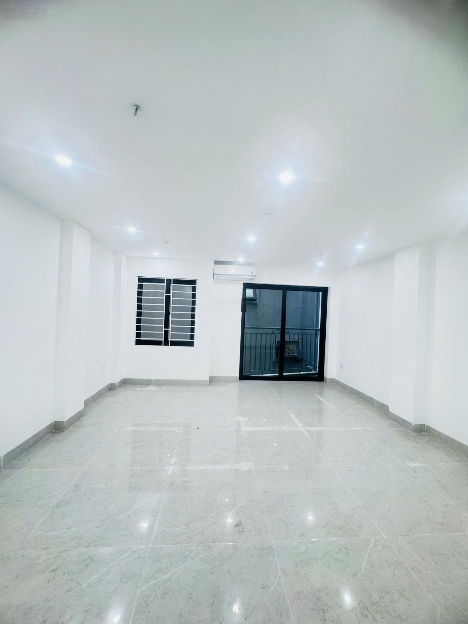 Hơn 50 tỷ nhà mặt phố trung tâm 90m2 9 tầng thang máy có hầm thoáng trước sau, giá thương lượng