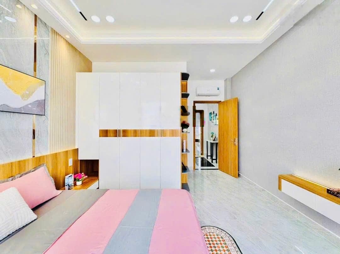 Bán nhà hẻm đẹp gần mặt tiền Nguyễn Tri Phương phường 4 quận 10, DT: 7.5x15m, 2 lầu ST, giá 17 tỷ