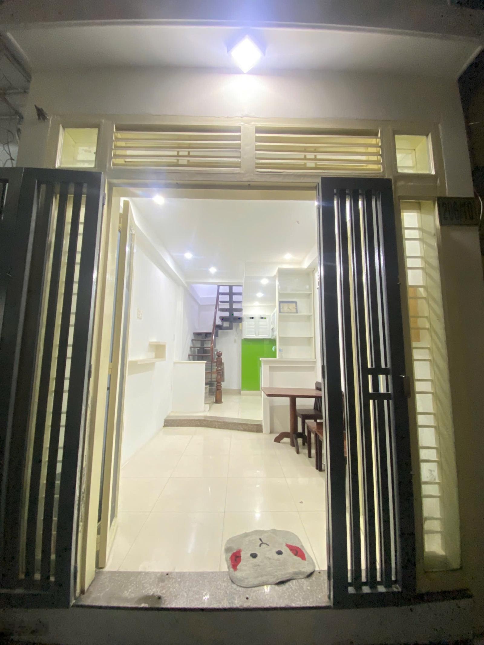 Chỉ 4.88 tỷ nhà 4 tầng Full nội thất đường Hoà Hưng Quận 10