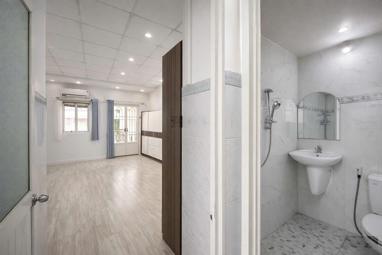 Nhỉnh 5 tỷ có ngay nhà vip khu nhà giàu 391 trần hưng đạo, quận 1