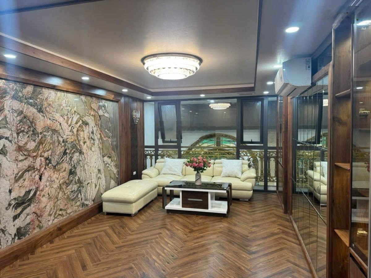 Ô tô đỗ cổng phố Minh Khai nhà đẹp 2 thoáng dân xây 43m x6T giá nhỉnh 7 tỷ sổ đỏ CC có TL