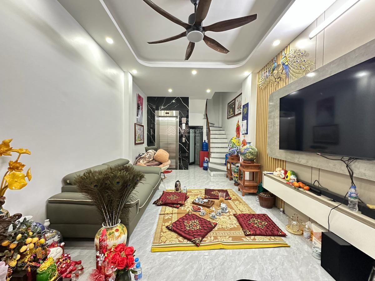 Thang máy, 20m ra ô tô, Hoàng Mai ngõ trước nhà 3m, SĐCC, không QH, full nội thất, 37m2*5T