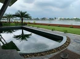 Biệt thự gần sát xuân thủy ở liền đầu tư hơn 30 tỷ nhà 3 tầng , hồ bơi dtcn 534 m2 giá 138 tỷ tl