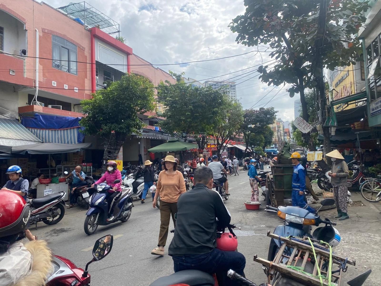 Bán nhà 2 tầng 2 mặt tiền ngay chợ Đống Đa, Đà Nẵng, vị trí kinh doanh rất tốt. LH My 0935872118