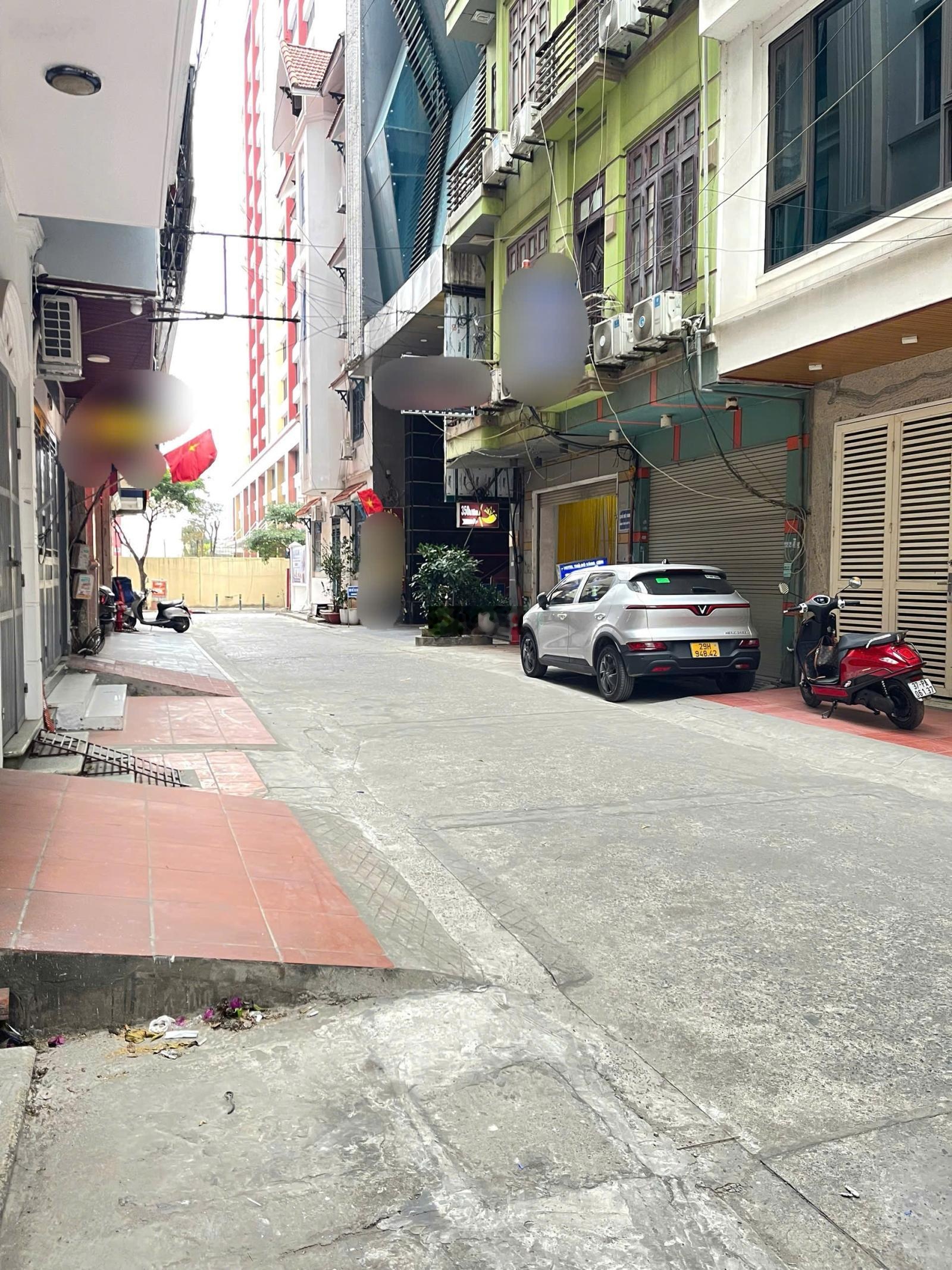 Phân lô hồ tùng mậu - vỉa hè - ô tô tránh - 10 tỷ - gần đh thương mại- sát chợ