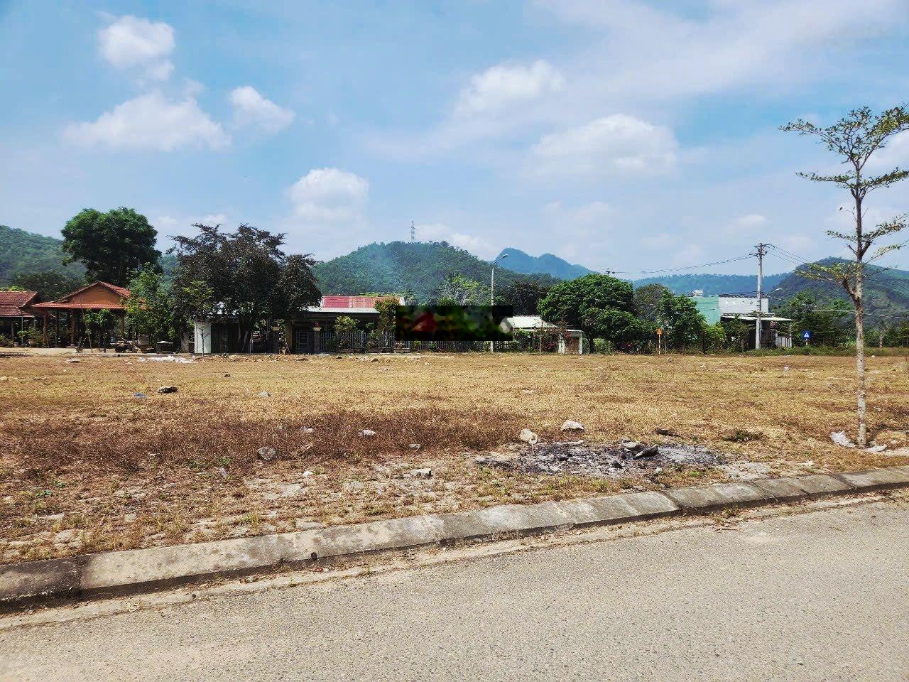 Mua bán đất trung tâm hành chính thị trấn Thạnh Mỹ, Đà Nẵng - đường nhựa 5,5m, giá từ 5 đến 6tr/m2