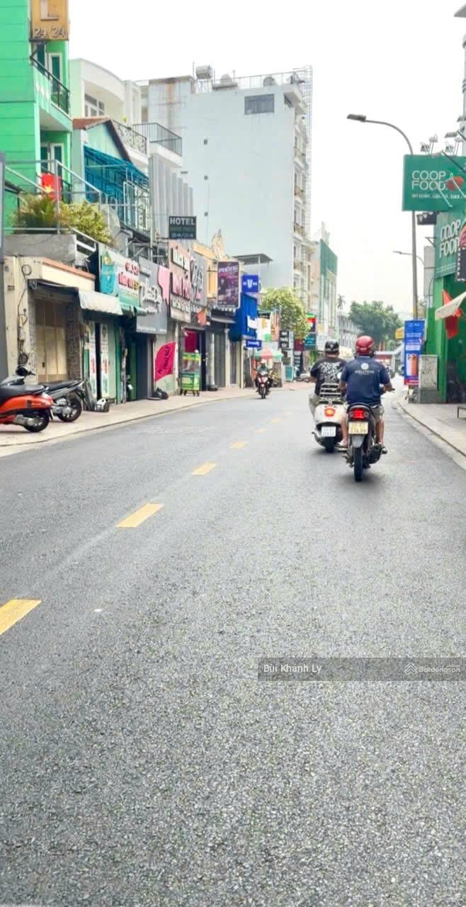 Phú nhuận xe hơi vào nhà- khuvip phan đăng lưu - nguyễn thượng hiền 4 tầng 8pn