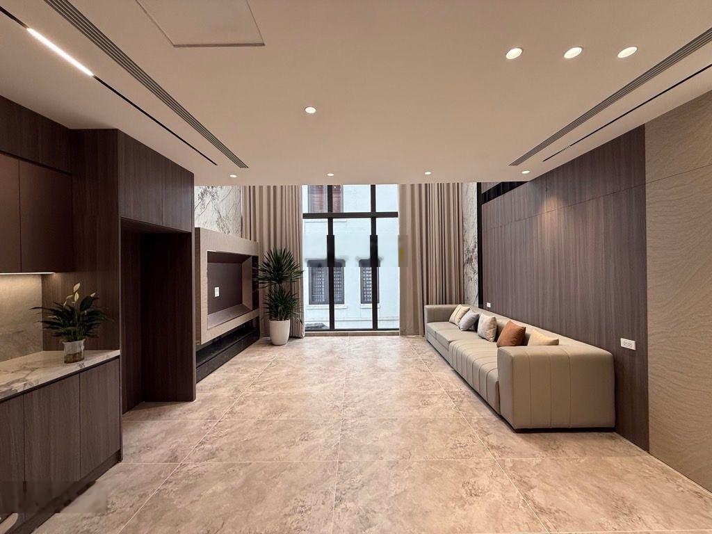 Nhà đẹp Đội Cấn Ba Đình - 65 m -7 tầng - Thang máy - GARA - KD - TẶNG NỘI THẤT - SĐCC nở hậu nhẹ