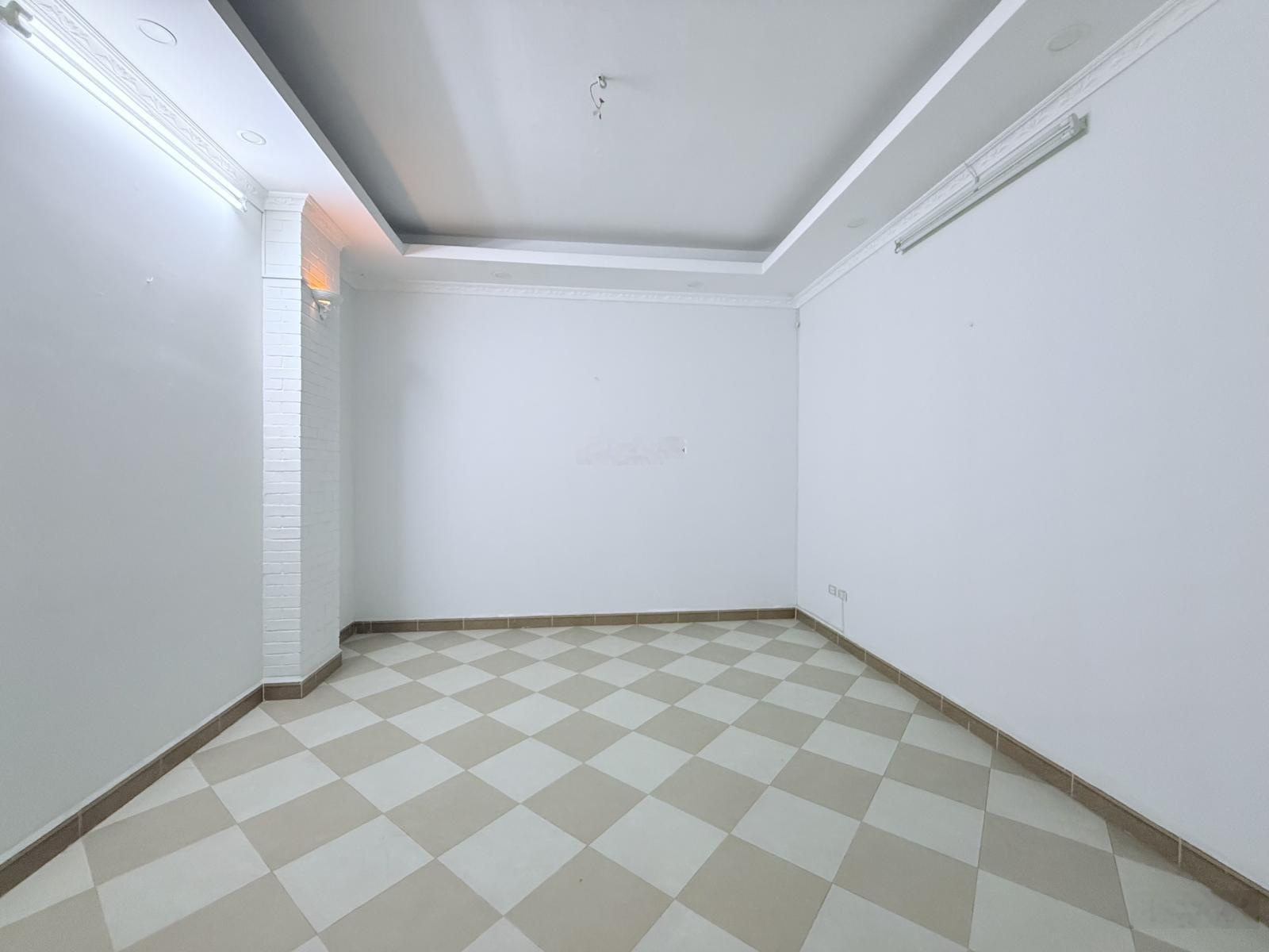 Cho thuê nhà Võ Chí Công, 75m2, 5 tầng, MT 5m, VP, KD, Đào tạo, 30Tr