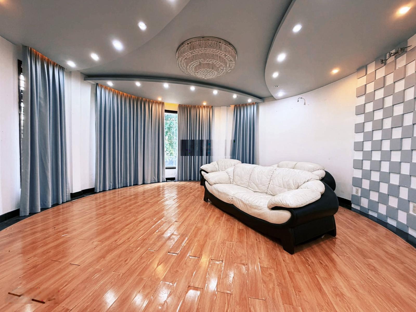 Nhà Góc 2MT ngay Nguyễn Sơn, Ngang 8m, DT 8x8m, 3 Tầng chốt hơn 6 tỷ