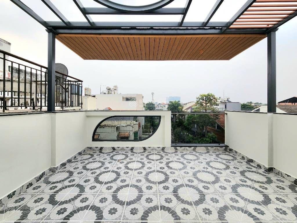 Bán nhà cạnh công viên chim hót cả ngày, 5x20m, 4 tầng, thang máy, mt vip khu tên lửa, giá hơn 15t