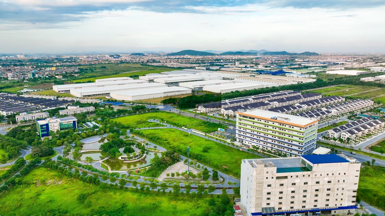 Giá từ 6x tr/m2. Vốn gốc 30% miễn gốc lãi 12 tháng. Shophouse đối diện ga Trung Mầu Hà Nội.