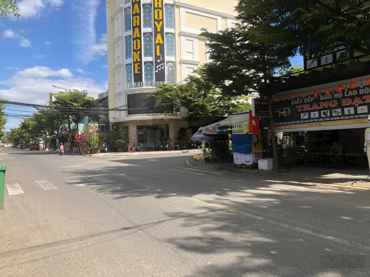 Hot! Hot! Bán lô đất đẹp hiếm có kẹp cống (đường luồng 1m) rất đẹp KĐT Phước Lý