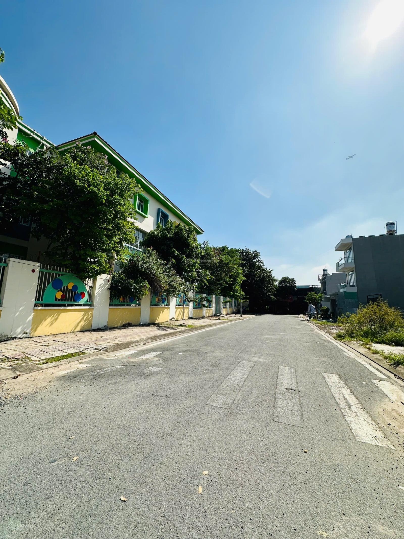 Bán đất mặt tiền đường Số 4 (KDC Êm Đềm), Phường Linh Xuân. *Tiện ích xung quanh: Gần khu