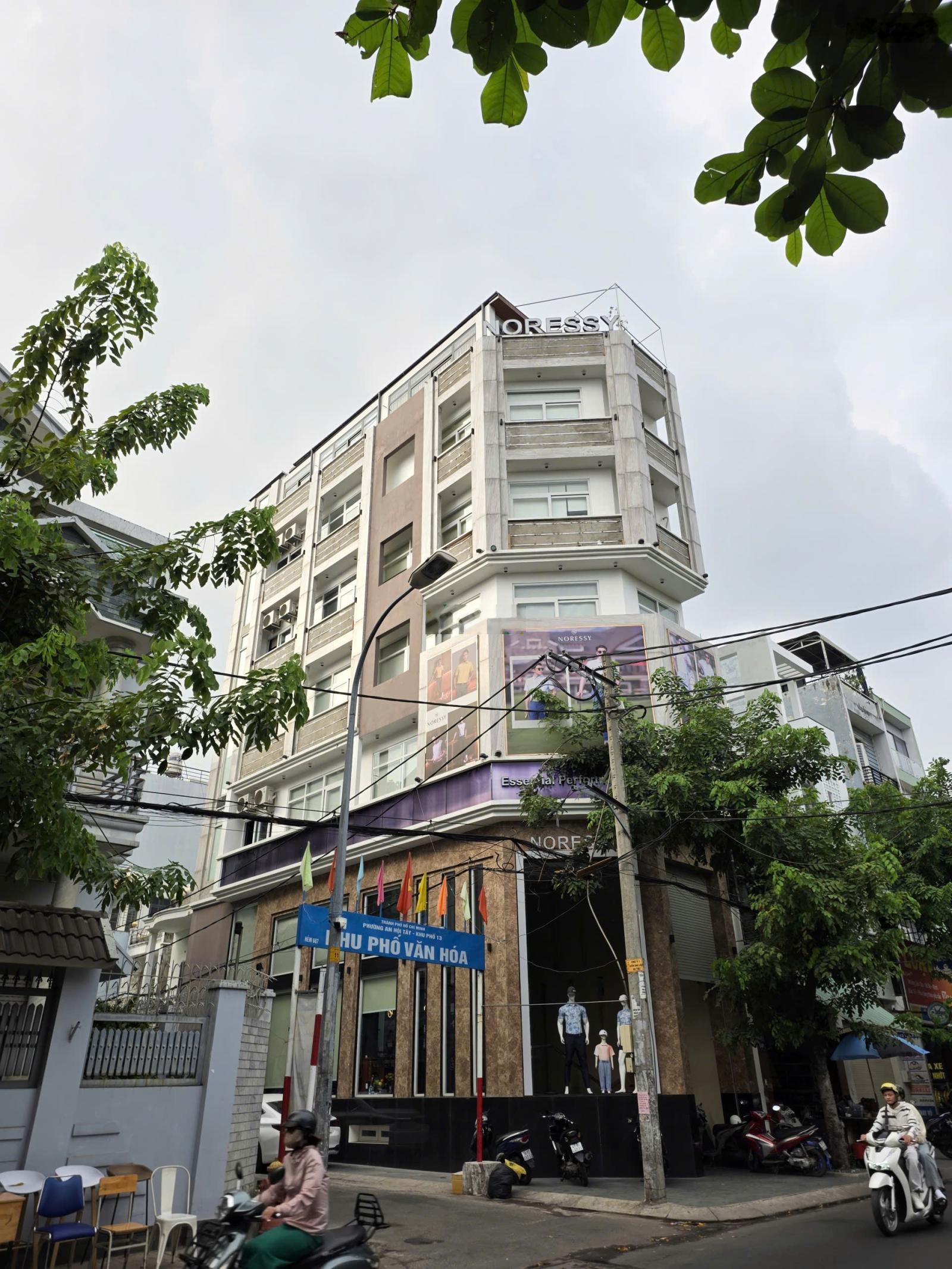 Quá Hiếm - Rê - mặt phố Tân Sơn chỉ 133tr/m2 đối diện sân Golf Tân Bình làm khách sạn, chdv cao cấp