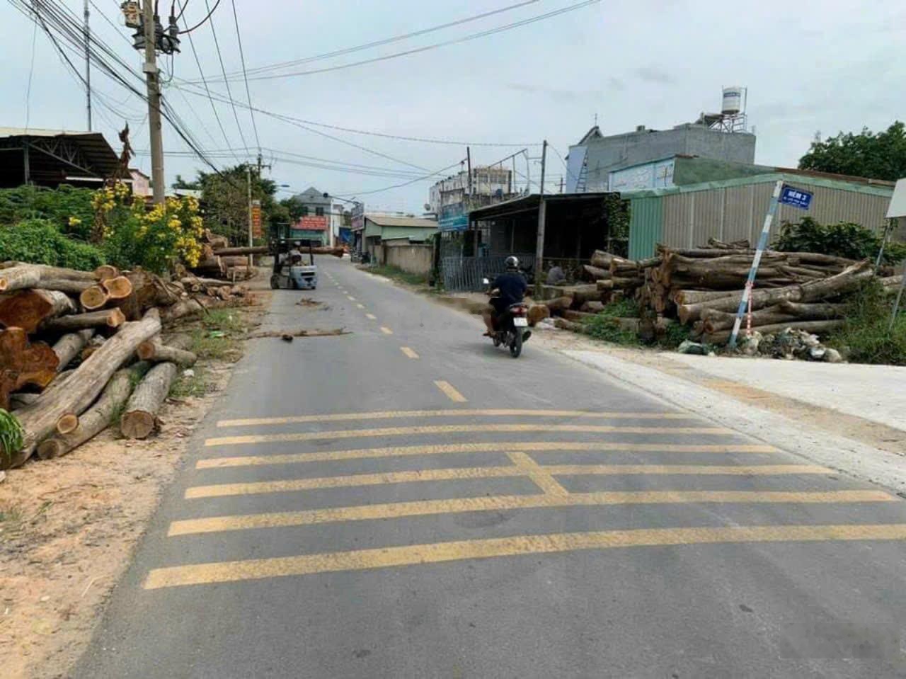 Cuối năm cần tiền bán gấp lô đất 2 mặt tiền đường Võ Thị Sáu, xã Phú Đông, 233 mét vuông có thổ cư