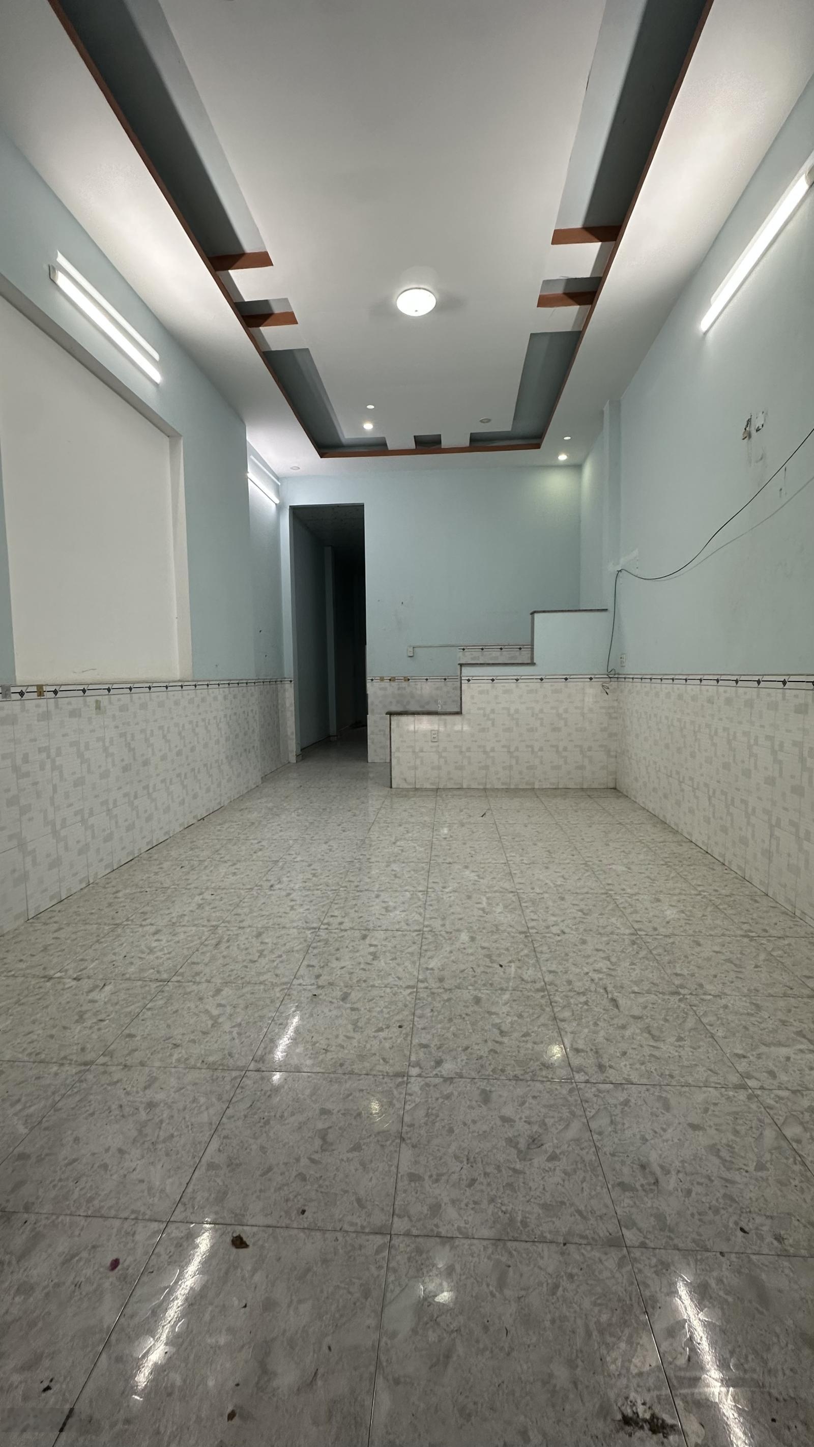 Bán nhà cấp 4 có sân ô tô, mặt tiền kinh doanh, gần chợ Tân Long Tân Đông Hiệp giá 3,9 tỷ