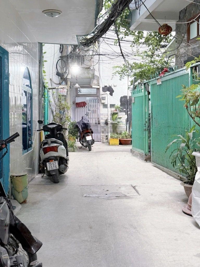 Hàng xóm New Sài Gòn, nhà cấp 4, xe 4 chỗ tới nhà, ngang 5m nở hậu, chỉ 3.5 tỷ