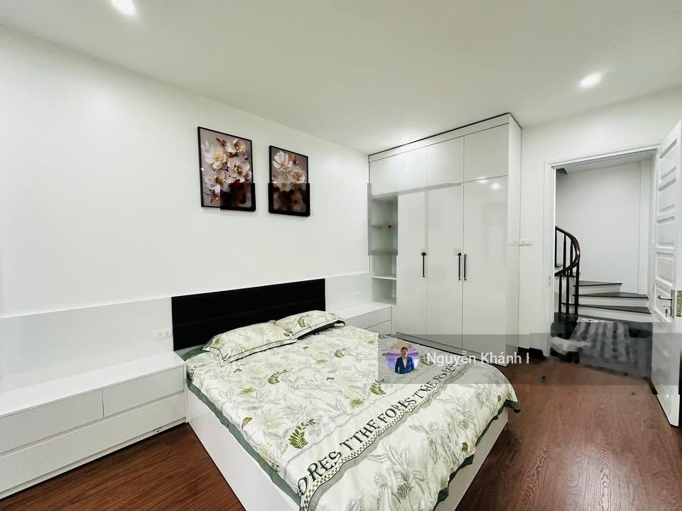 Bán nhà riêng phố Võ Chí Công, nhà mới gần phố full nội thất ở luôn, DT 32m2 x 5 tầng, giá 7.98 Tỷ