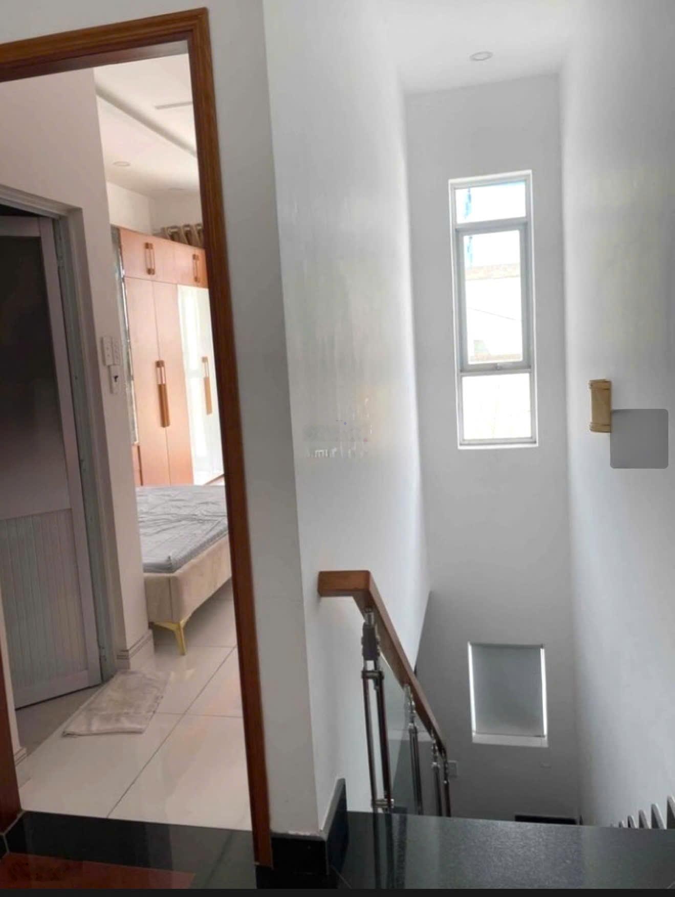 BÁN NHÀ-DT70m2-3tầng-3P-ôtô đậu cửa-hòn sện-vĩnh Hoà-Nha Trang-chỉ 4ty5