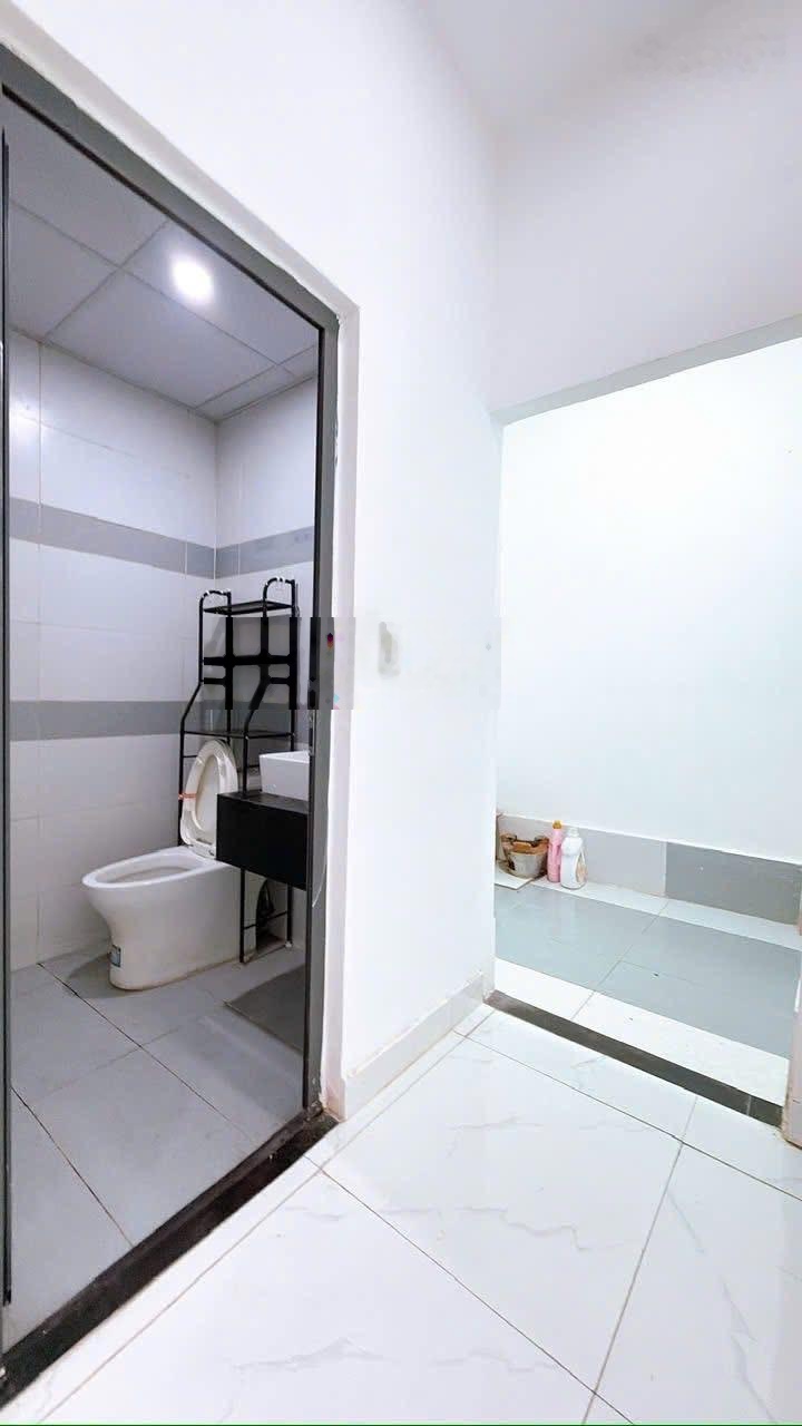 Bán nhà đẹp 2 tầng đường khánh hội. Hẻm thông