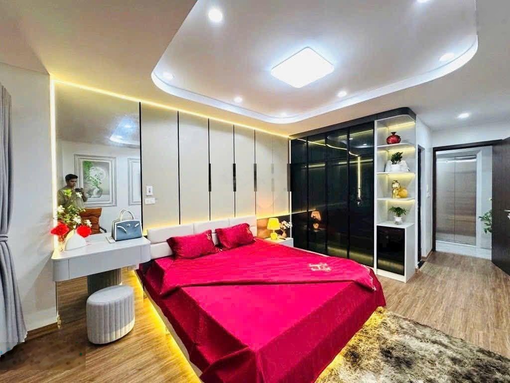 Bán nhà riêng phố Thái Thịnh trung tâm Đống Đa, sân vườn, hai thoáng, nhà mới đẹp, gần phố sổ đẹp