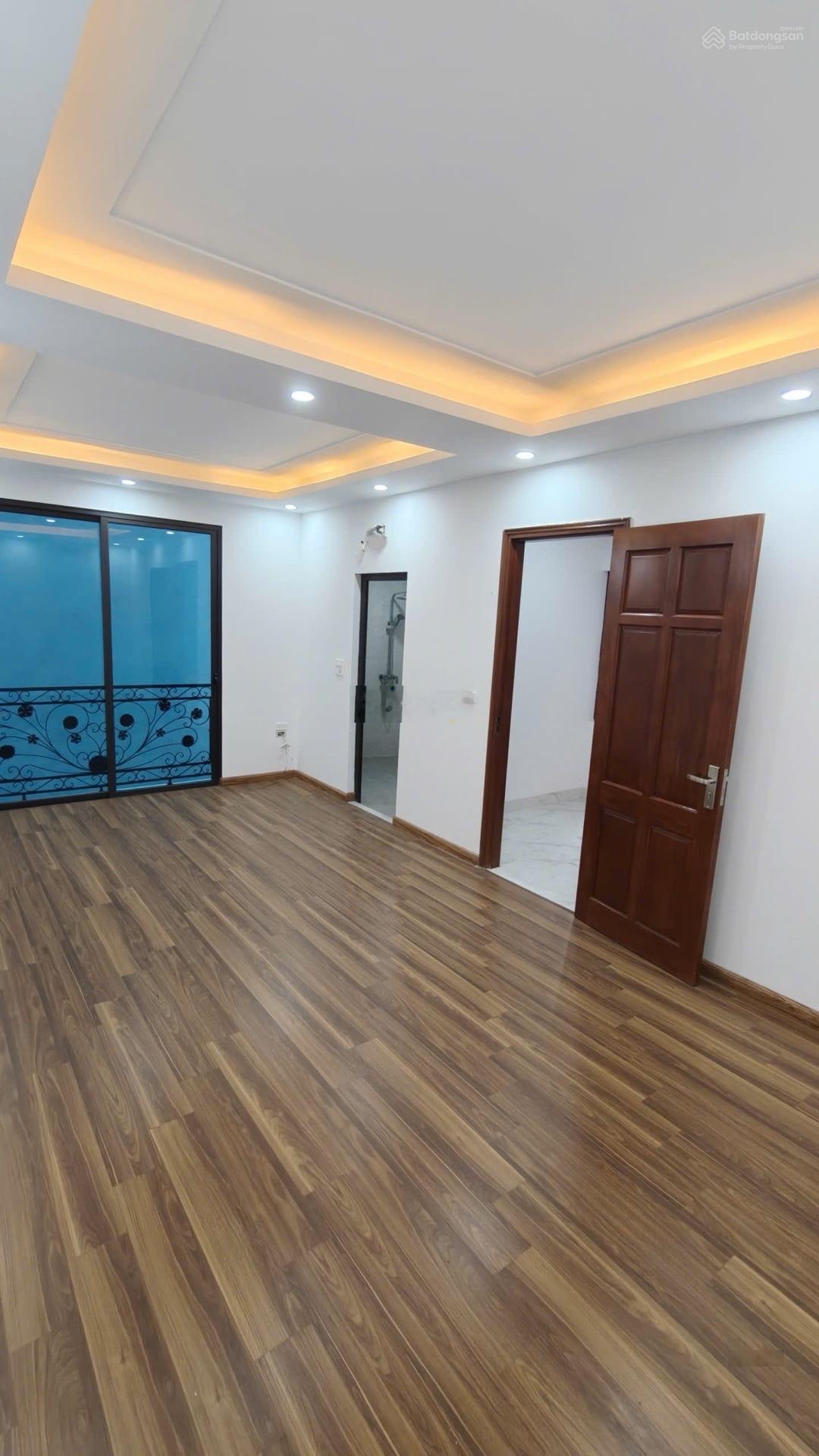 - bán gấp nhà ở đại linh - trung văn - lê quang đạo -mỹ đình hà nội - dt 37 m 4 tầng , 4ngủ ,mt3m