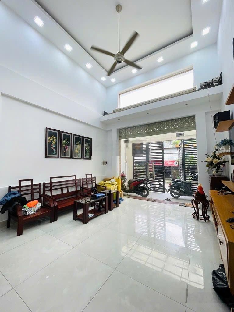 Nhà 2 mặt hẻm xe hơi thông bờ kênh Tham Lương 1 trục -ngang đẹp 4.5m - hẻm 10 m có lề - tiềm năng