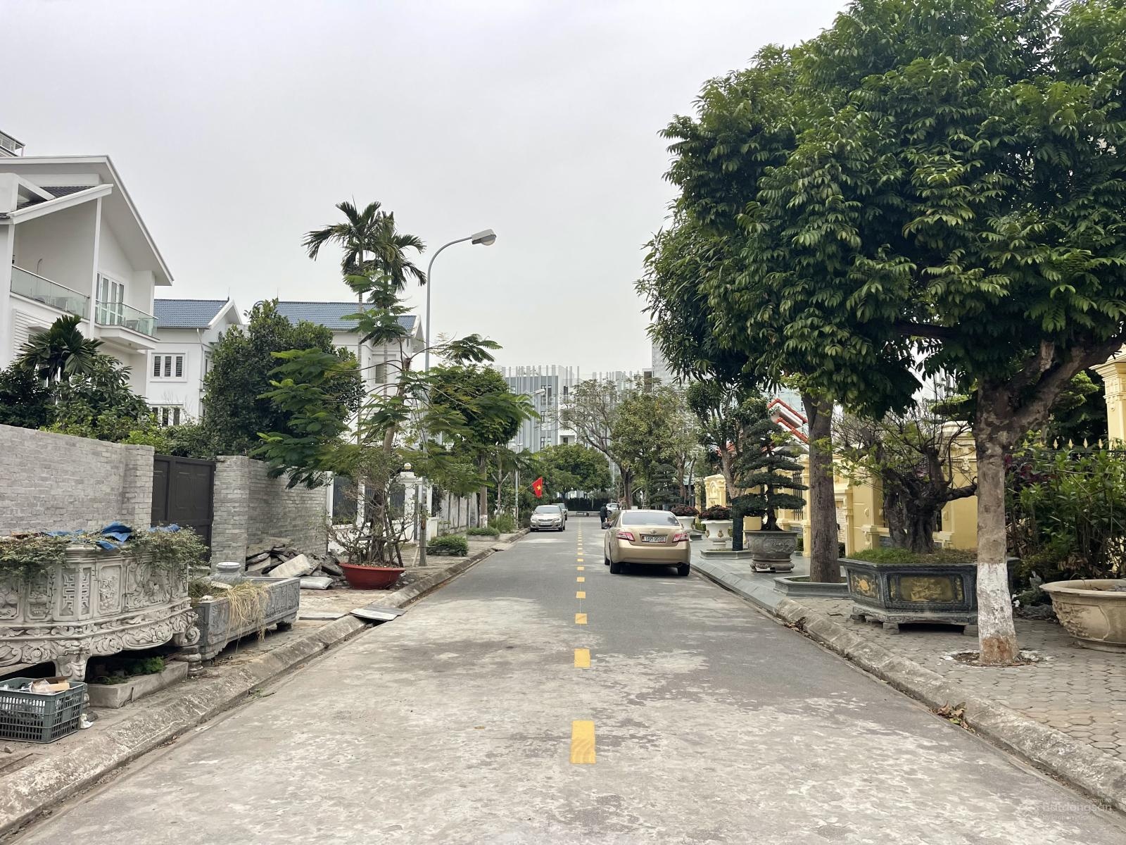 335m2 đất khu biệt thự Sao Đỏ - Ngang 15m - Tây Nam