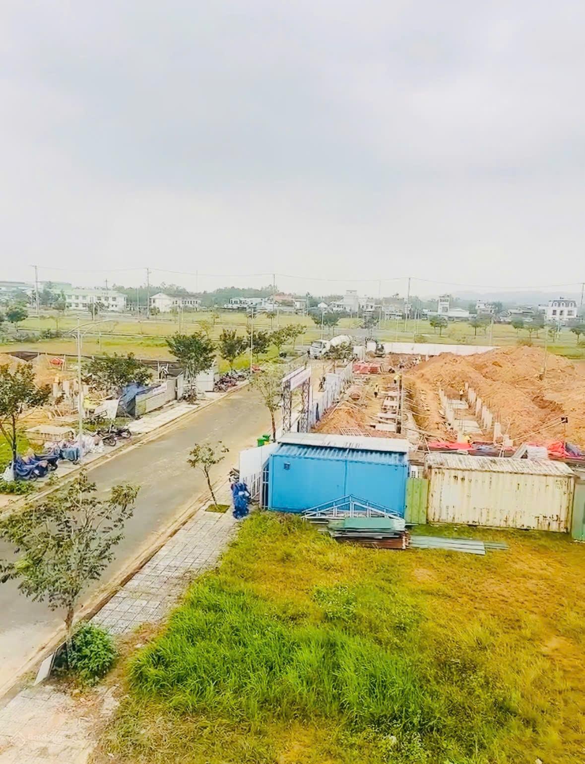 BÁN ĐẤT MẶT TIỀN TRỤC 13,5M - VSIP QUẢNG NGÃI - Khu vực đang xây dựng nhộn nhịp nhất hiện nay