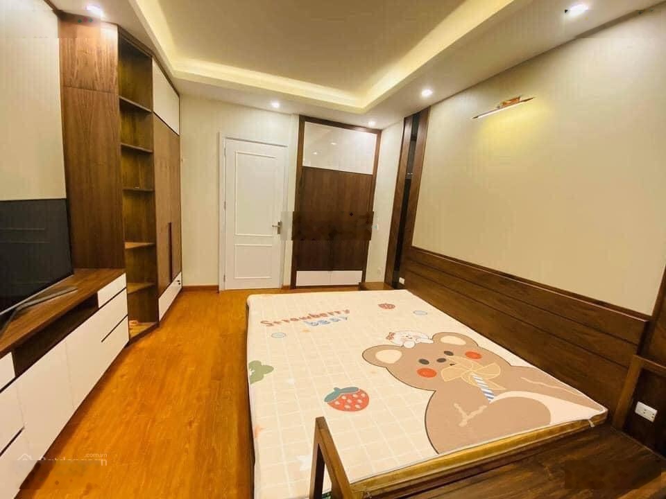 SIÊU HIẾM - Căn nhà dưới 10 tỷ khu Hoàng Hoa Thám - thông Vĩnh Phúc - đối diện trường học