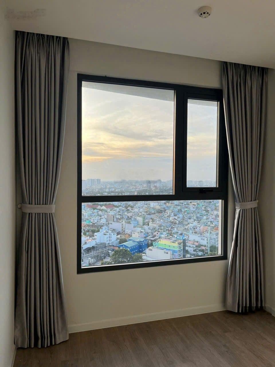 Cần bán căn hộ 2pn , 61m2. giá 4,7 tỷ còn thương lượng. mặt tiền đường. mới 100%.