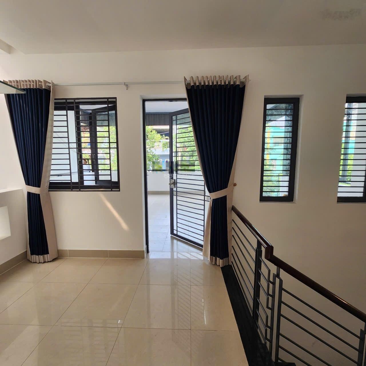 Bán biệt thự căn góc hai mặt tiền đường số Phạm Hữu lầu P. Phú Mỹ quận 7