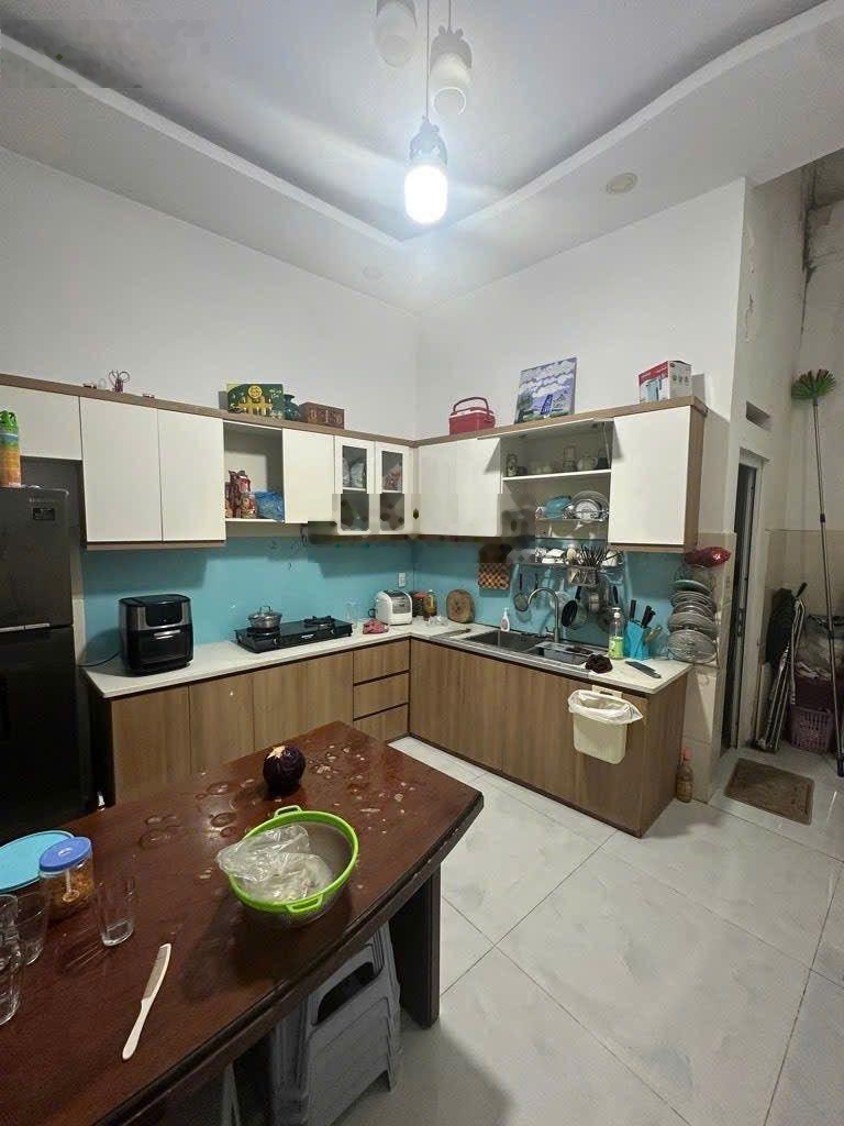 NHÀ 4 tầng đường BÙI CÔNG TRỪNG , P. APĐ , Q.12 DT 68 m2 (4mx17m)Dòng tiền 10tr/th 6,3tỷ.