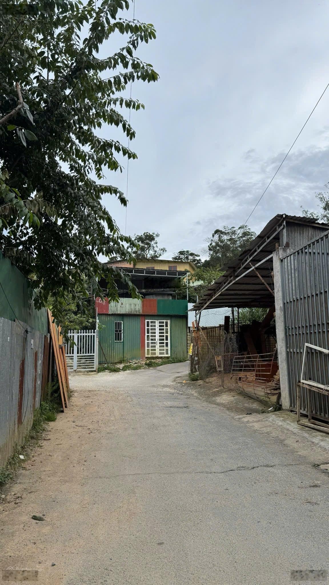 Bán dãy nhà trọ Hùng Vương Đà Lạt 190m2. Giá: 5 tỷ. Liên hệ: 0987232479