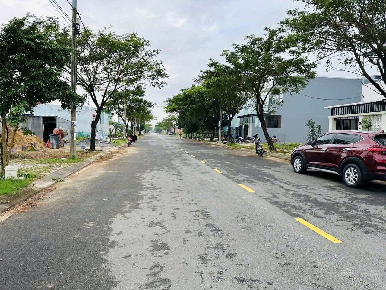 Bán đất tặng nhà mặt tiền kẹp cống đường 7m5 nguyễn văn tấn, hòa xuân