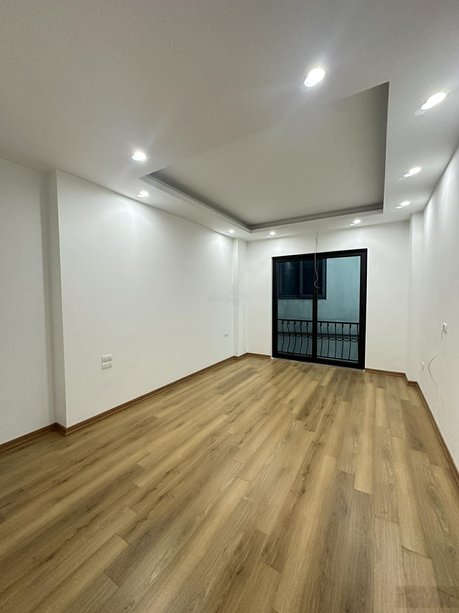 Nhà thang máy, phân lô gần ô tô