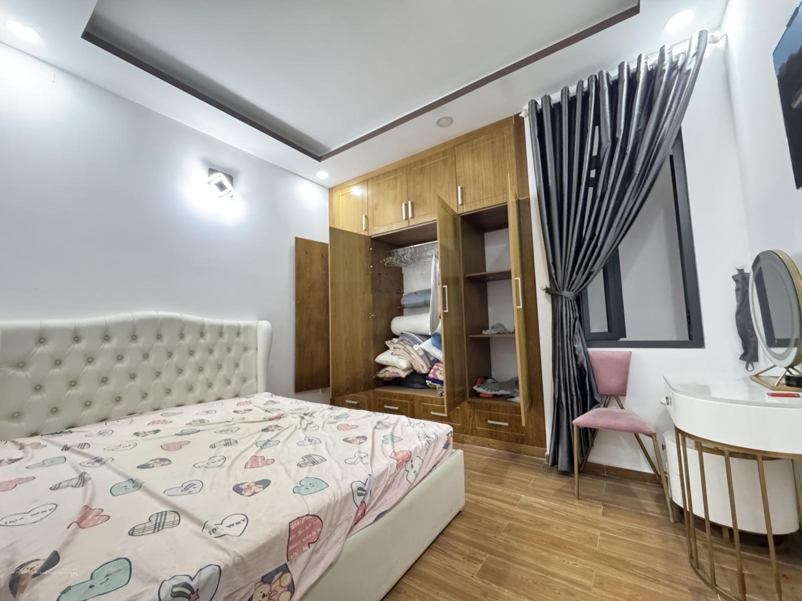 Ô tô ngủ trong nhà- 5 tầng lầu- đường Lê Đức Thọ- gần chợ Xóm Mới