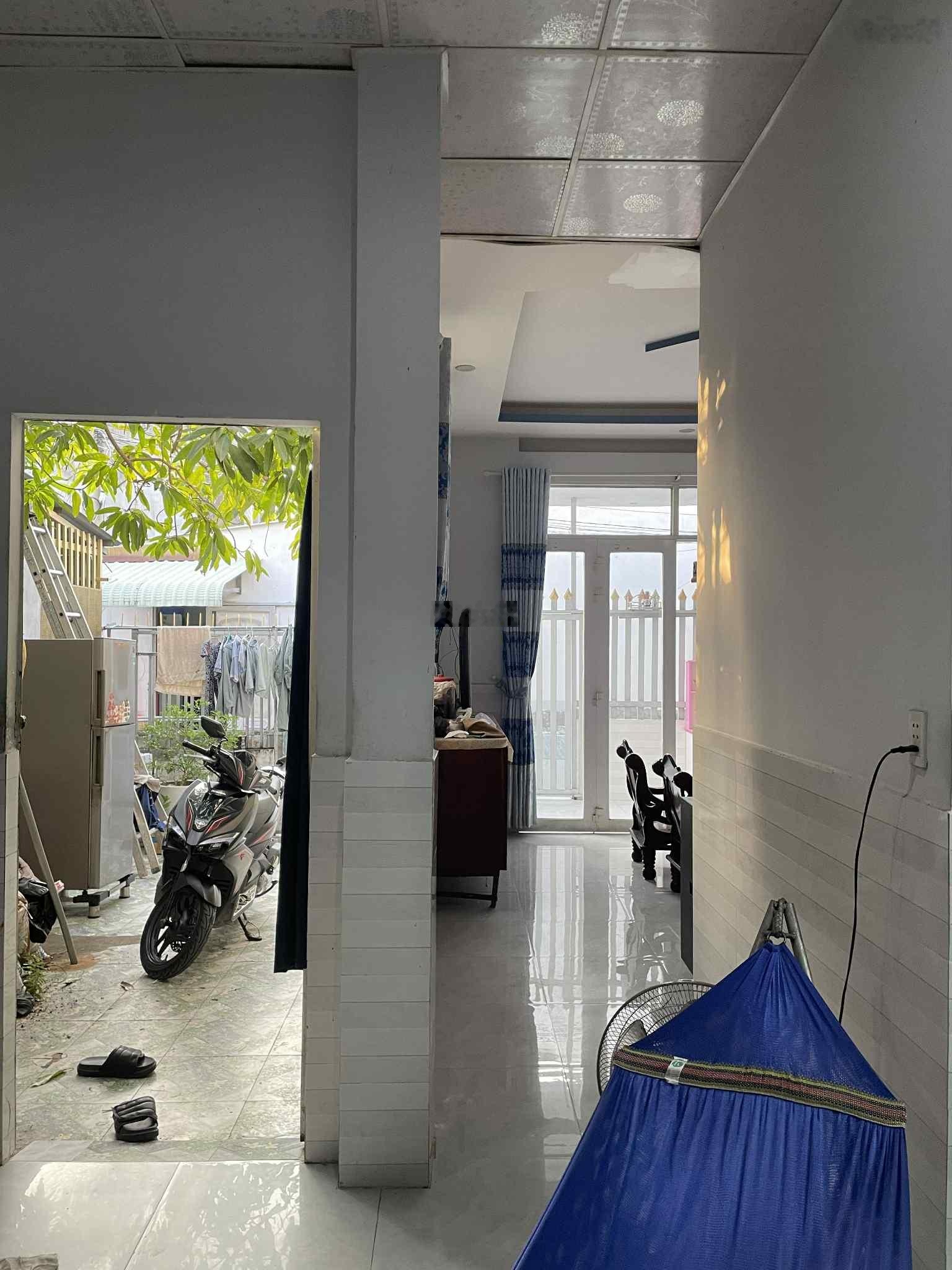 Nhà riêng, chuyển đi ở chỗ khác nên cho thuê lại lại nhà, ưu tiên gia đình, cặp vợ chồng ở lâu dài