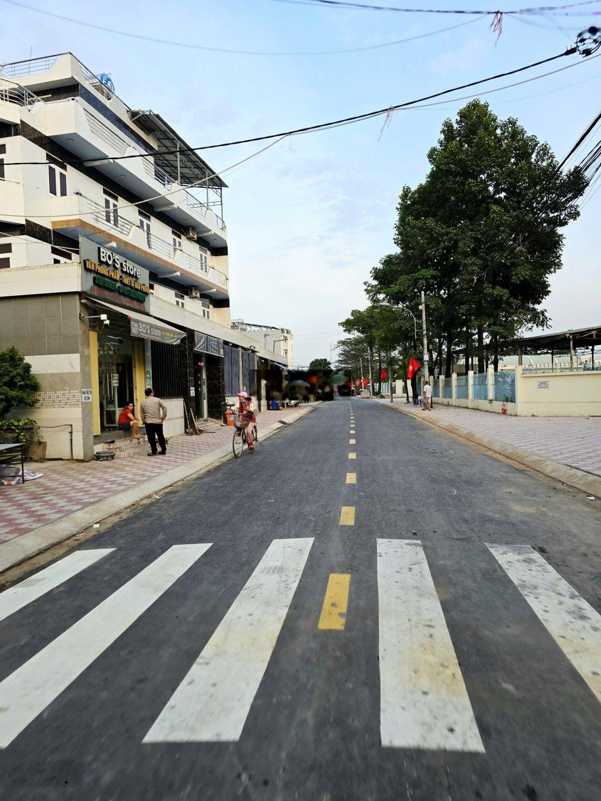 Nhà mặt tiền đường 6 ngay chợ long phước giá chỉ 3,8 tỷ _58m2