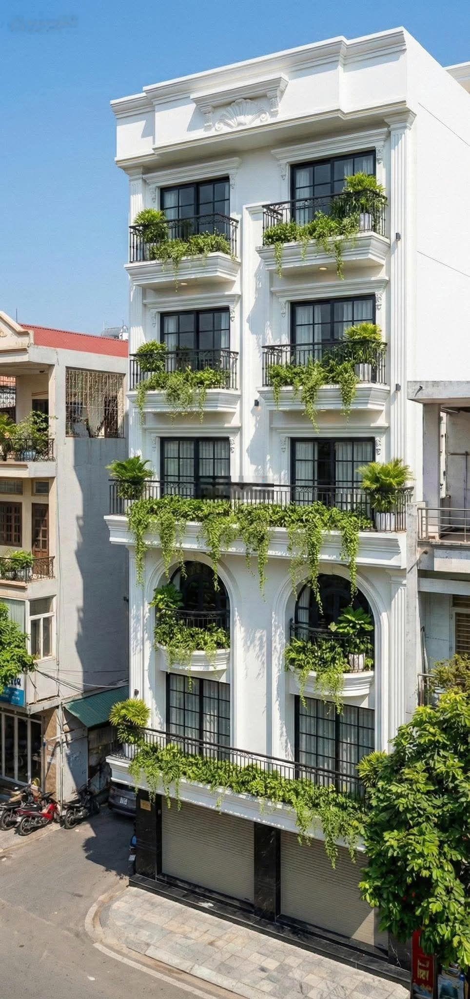 Căn hộ dịch vụ 8 tầng - mặt tiền khủng - cách oto 15m - sát đường 2.5 - trung tâm Thanh Xuân